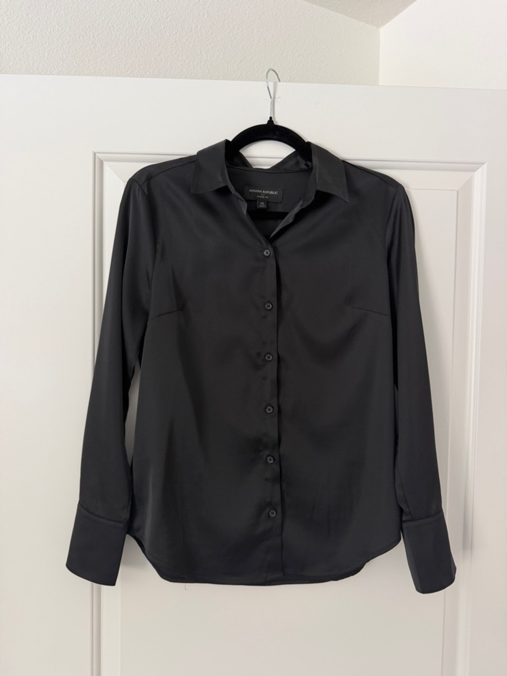 Banana Republic Classic Black Button-Up Shirt